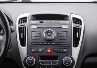 Подержанный автомобиль Kia Ceed Hatchback 2012 года (14 фото)