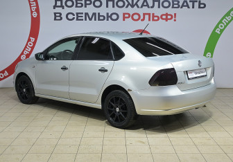 Подержанный автомобиль Volkswagen Polo Sedan 2014 года (6 фото)
