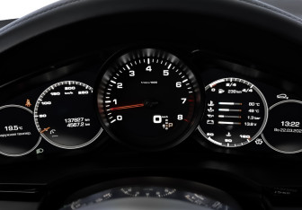 Подержанный автомобиль Porsche Cayenne 2019 года (16 фото)