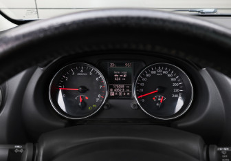 Подержанный автомобиль Nissan Qashqai+2 2011 года (14 фото)