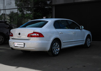 Подержанный автомобиль Skoda Superb Liftback 2012 года (4 фото)