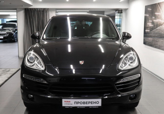 Подержанный автомобиль Porsche Cayenne 2012 года (2 фото)