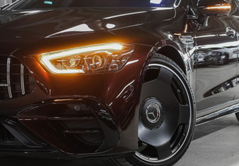 Подержанный автомобиль Mercedes-Benz AMG GT Liftback 2022 года (18 фото)