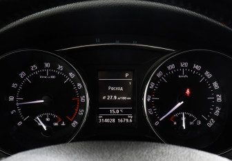 Подержанный автомобиль Skoda Superb Liftback 2012 года (11 фото)