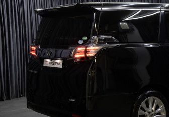 Подержанный автомобиль Toyota Vellfire 2016 года (25 фото)