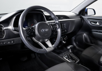 Подержанный автомобиль Kia Rio Hatchback 2021 года (14 фото)