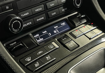 Подержанный автомобиль Porsche Cayman 2021 года (15 фото)