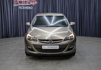 Подержанный автомобиль Opel Astra Hatchback 2013 года (2 фото)