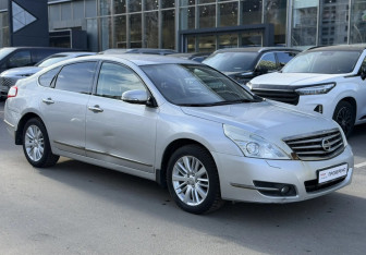 Подержанный автомобиль Nissan Teana 2011 года (3 фото)