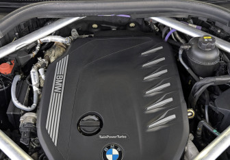 Подержанный автомобиль BMW X6 2021 года (9 фото)