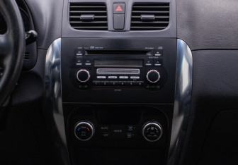 Подержанный автомобиль Suzuki SX4 Hatchback 2010 года (14 фото)