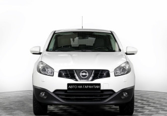 Подержанный автомобиль Nissan Qashqai 2012 года (2 фото)
