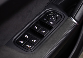 Подержанный автомобиль Porsche Cayenne 2021 года (22 фото)