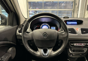 Подержанный автомобиль Renault Fluence 2014 года (17 фото)