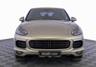 Подержанный автомобиль Porsche Cayenne 2014 года (2 фото)