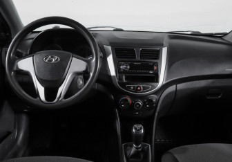 Подержанный автомобиль Hyundai Solaris Hatchback 2012 года (11 фото)