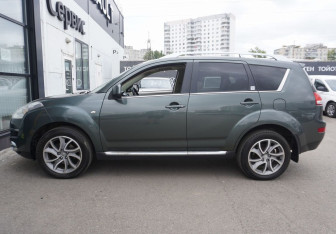 Подержанный автомобиль Citroen C-Crosser 2008 года (8 фото)