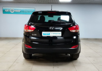 Подержанный автомобиль Hyundai ix35 2015 года (6 фото)