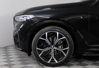 Подержанный автомобиль BMW X7 2019 года (8 фото)