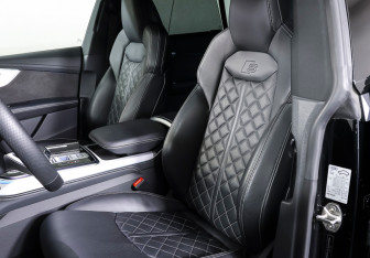 Подержанный автомобиль Audi Q8 2022 года (19 фото)