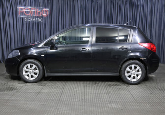 Подержанный автомобиль Nissan Tiida Hatchback 2007 года (8 фото)