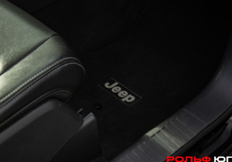 Подержанный автомобиль Jeep Compass 2012 года (13 фото)