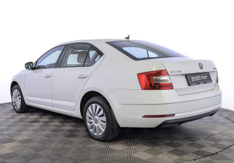 Подержанный автомобиль Skoda Octavia Liftback 2018 года (7 фото)