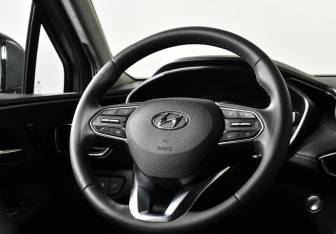 Подержанный автомобиль Hyundai Santa Fe 2020 года (14 фото)