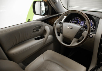 Подержанный автомобиль Infiniti QX56 2012 года (16 фото)