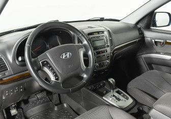 Подержанный автомобиль Hyundai Santa Fe 2012 года (12 фото)