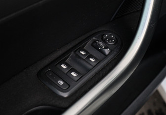 Подержанный автомобиль Peugeot 408 2014 года (13 фото)