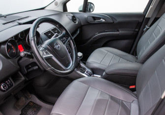 Подержанный автомобиль Opel Meriva 2013 года (10 фото)
