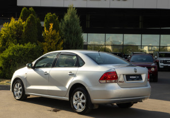 Подержанный автомобиль Volkswagen Polo Sedan 2012 года (5 фото)