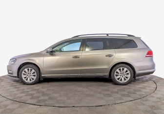 Подержанный автомобиль Volkswagen Passat Wagon 2013 года (8 фото)