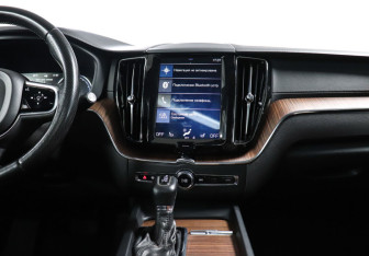 Подержанный автомобиль Volvo XC60 2018 года (15 фото)