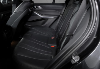 Подержанный автомобиль BMW X5 2019 года (10 фото)