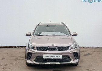 Подержанный автомобиль Kia Rio Hatchback 2021 года (2 фото)