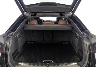 Подержанный автомобиль BMW X6 2021 года (10 фото)