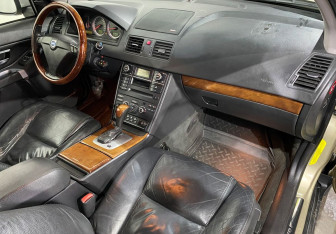 Подержанный автомобиль Volvo XC90 2008 года (11 фото)