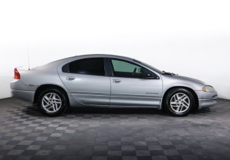 Подержанный автомобиль Dodge Intrepid 2000 года (4 фото)