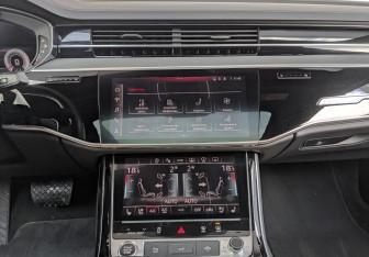 Подержанный автомобиль Audi A8 2023 года (17 фото)