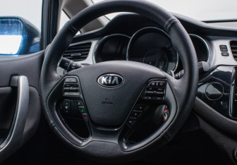 Подержанный автомобиль Kia Ceed Wagon 2012 года (15 фото)