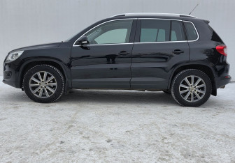 Подержанный автомобиль Volkswagen Tiguan 2009 года (8 фото)