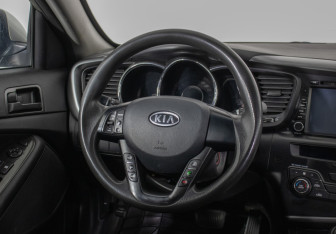 Подержанный автомобиль Kia Optima Sedan 2011 года (15 фото)