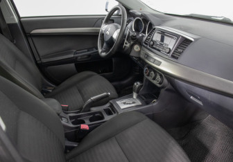 Подержанный автомобиль Mitsubishi Lancer Sedan 2012 года (9 фото)