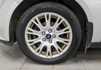 Подержанный автомобиль Ford Focus Wagon 2014 года (17 фото)