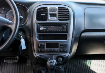 Подержанный автомобиль Hyundai Sonata 2009 года (14 фото)