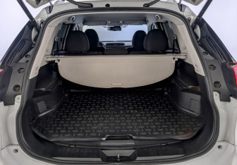 Подержанный автомобиль Nissan X-Trail 2018 года (10 фото)