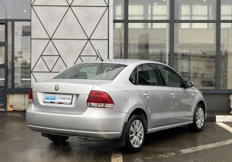 Подержанный автомобиль Volkswagen Polo Sedan 2011 года (5 фото)