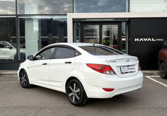Подержанный автомобиль Hyundai Solaris Sedan 2013 года (7 фото)